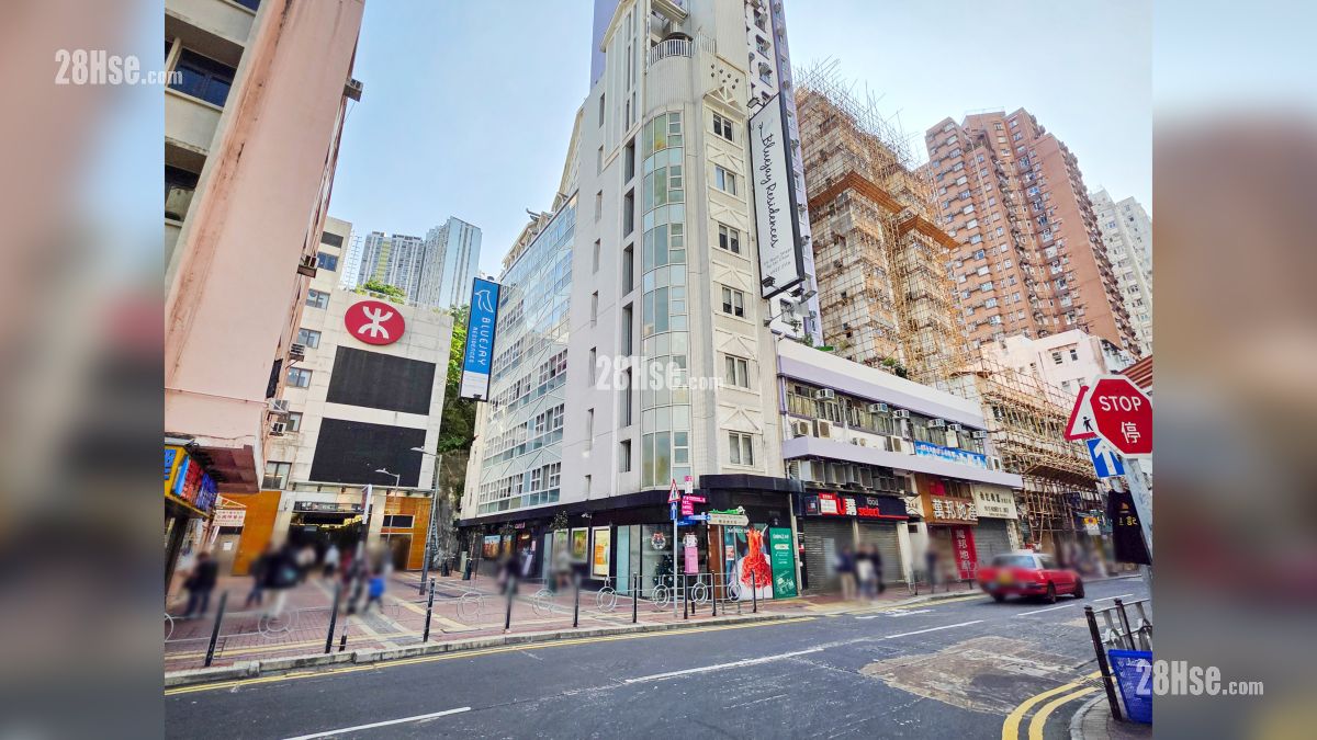 利東港鐵站 A1 出口, 距離項目約 300 米