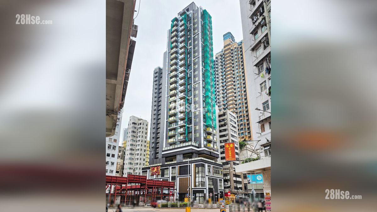 映居 主题大厦 Foto + 映居由建灏发展，设有1座，提供122伙，标准单位实用面积由338至347平方尺不等，另设实用301至347平方尺的连平台或天台特色户。