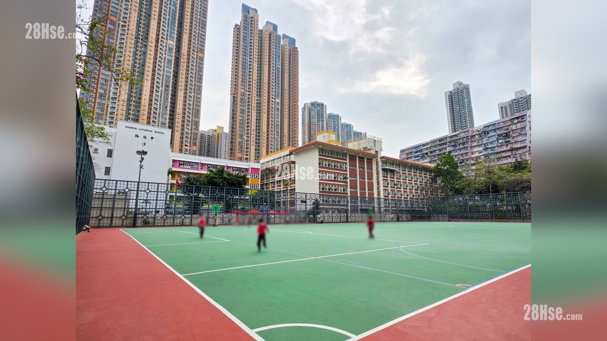 映居 附近设施 晏架街游乐场设有篮球场与足球场