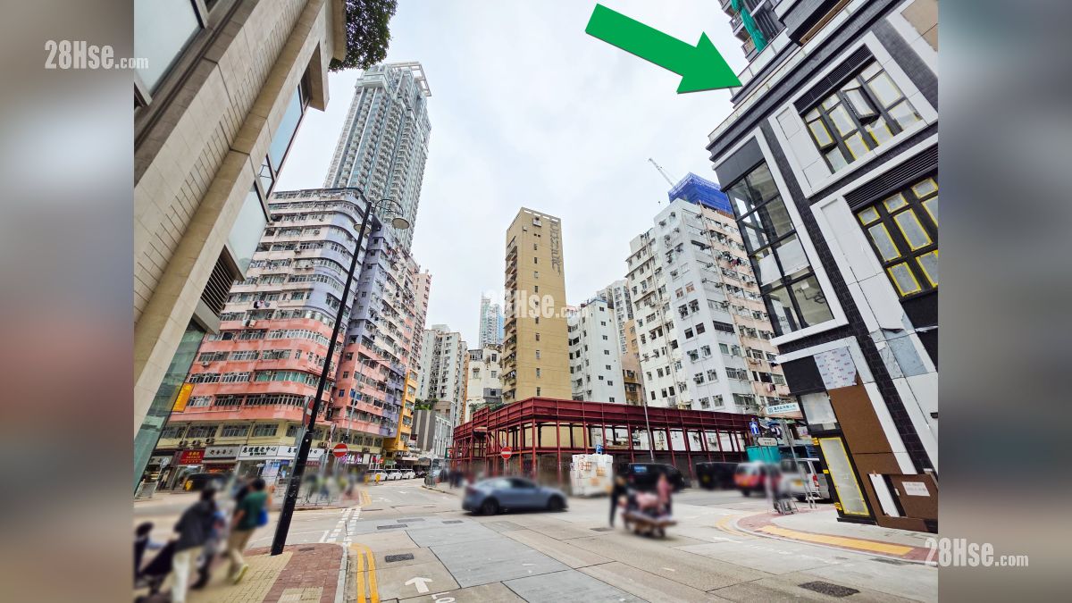 映居 屋苑设施环境 项目 (绿色箭嘴部分) 外的橡树街与埃华街交界