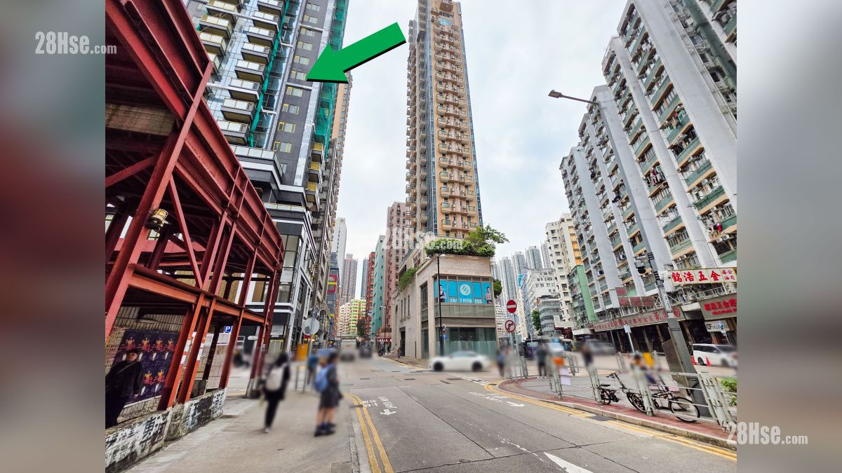 映居 屋苑设施环境 项目 (绿色箭嘴部分) 外的埃华街