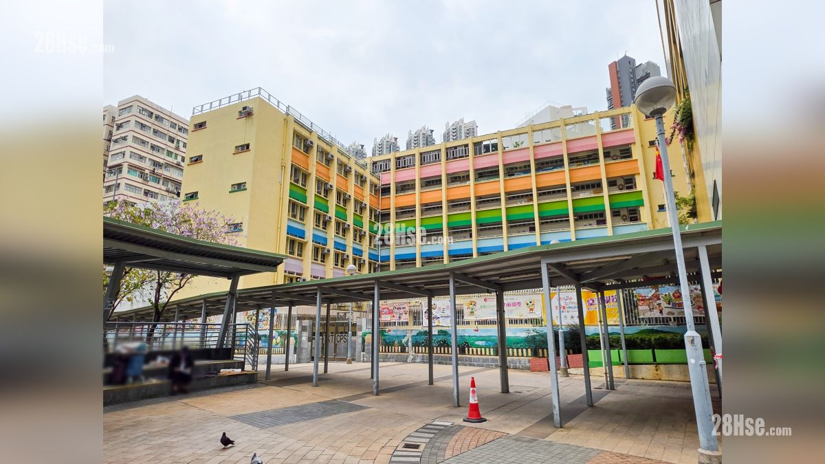 映居 附近设施 大角嘴天主教小学, 距离项目约 450 米