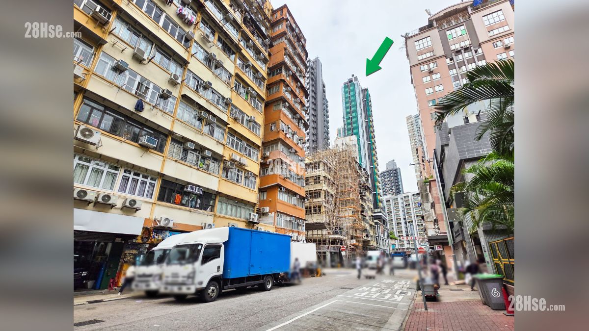 映居 附近街道 项目 (绿色箭嘴部分) 外的橡树街 