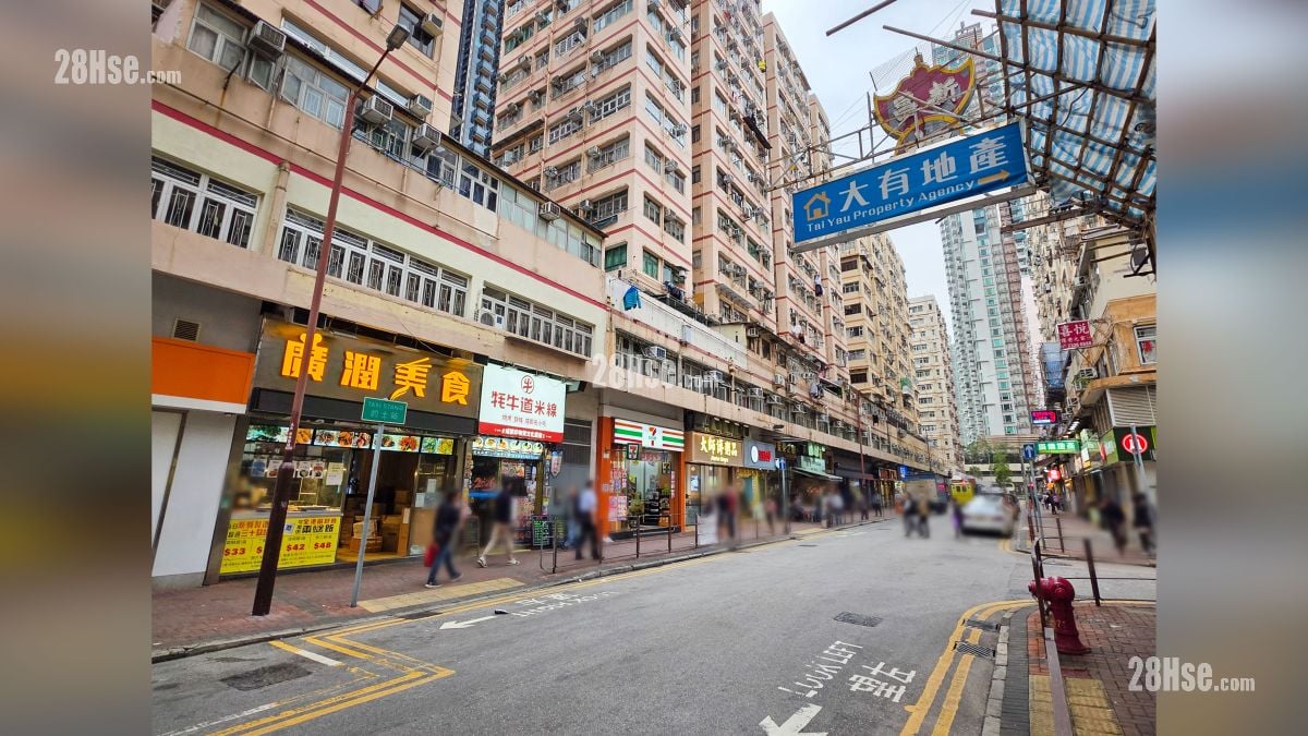 映居 邻近商场或食肆 埃华街设有较多食肆商铺