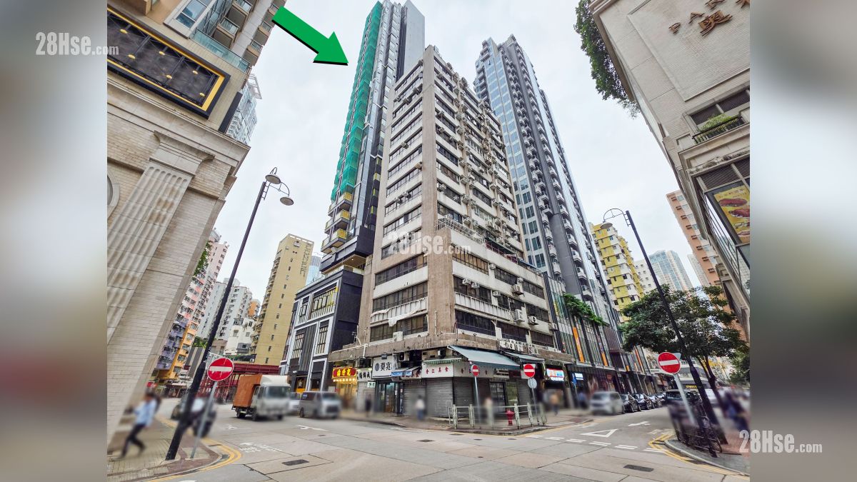 映居 屋苑设施环境 项目 (绿色箭嘴部分) 外的杉树街与埃华街交界