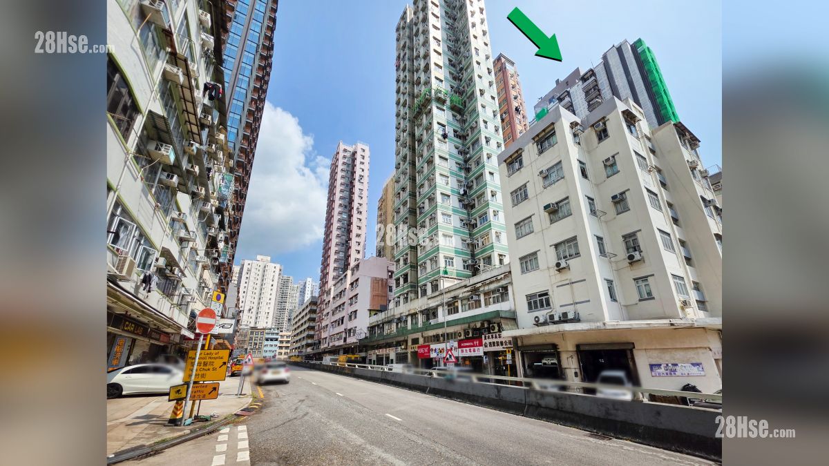 荟淳 附近街道 项目 (绿色箭嘴部分) 后方的鸣凤阁 