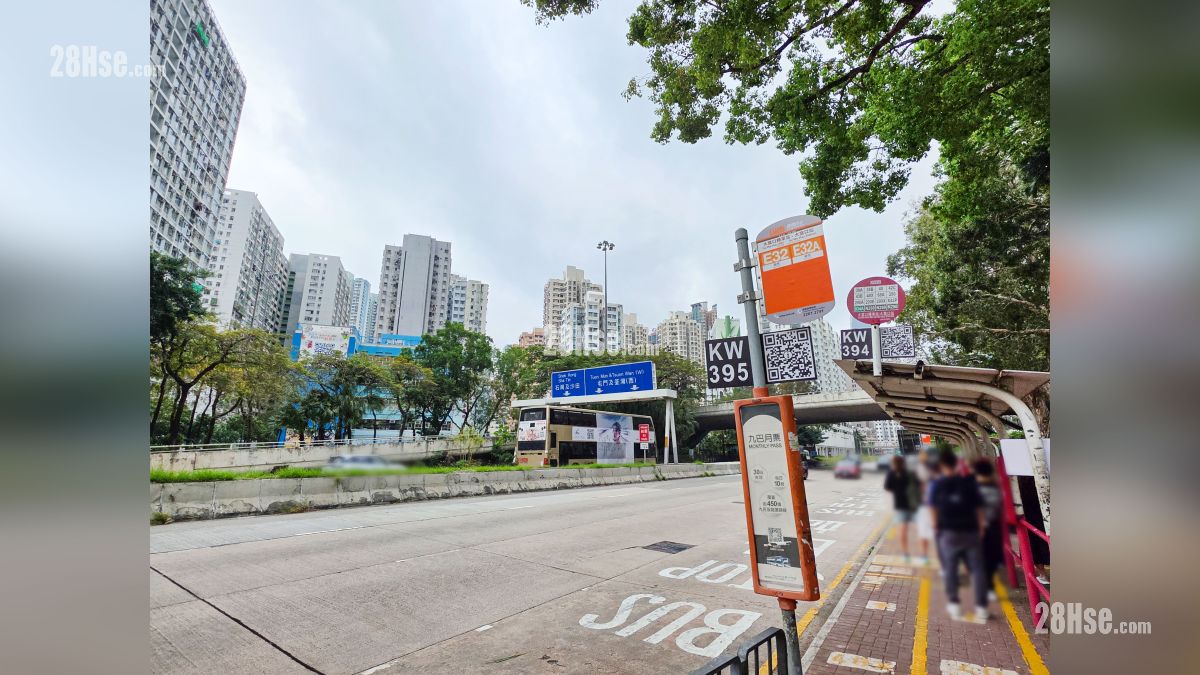 青山公路葵涌段近大窝口港铁站一带设有巴士站