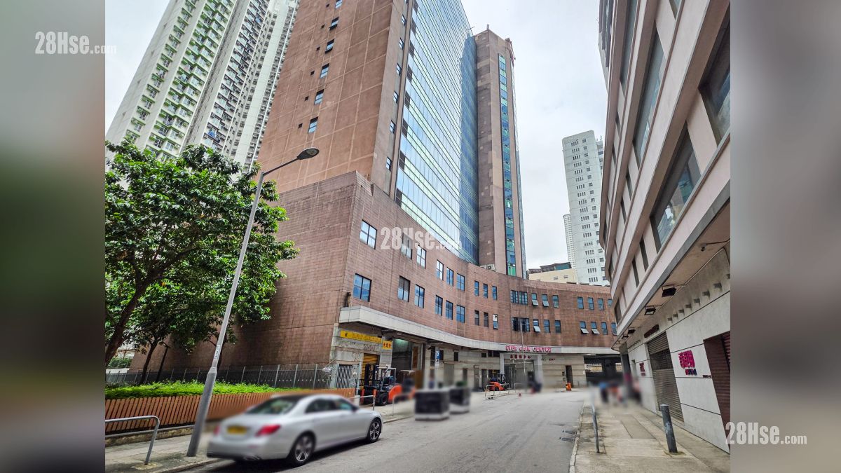 项目外的横窝仔街有商业大厦与工厂大厦
